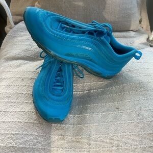 Nike Air Max Tennis Shoes